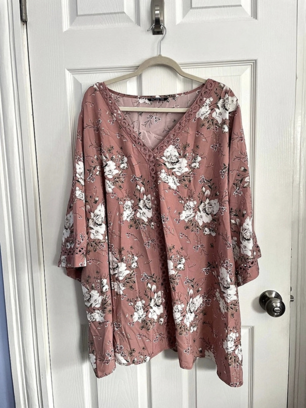 SHEIN Floral V-Neck Blouse in Pink & White